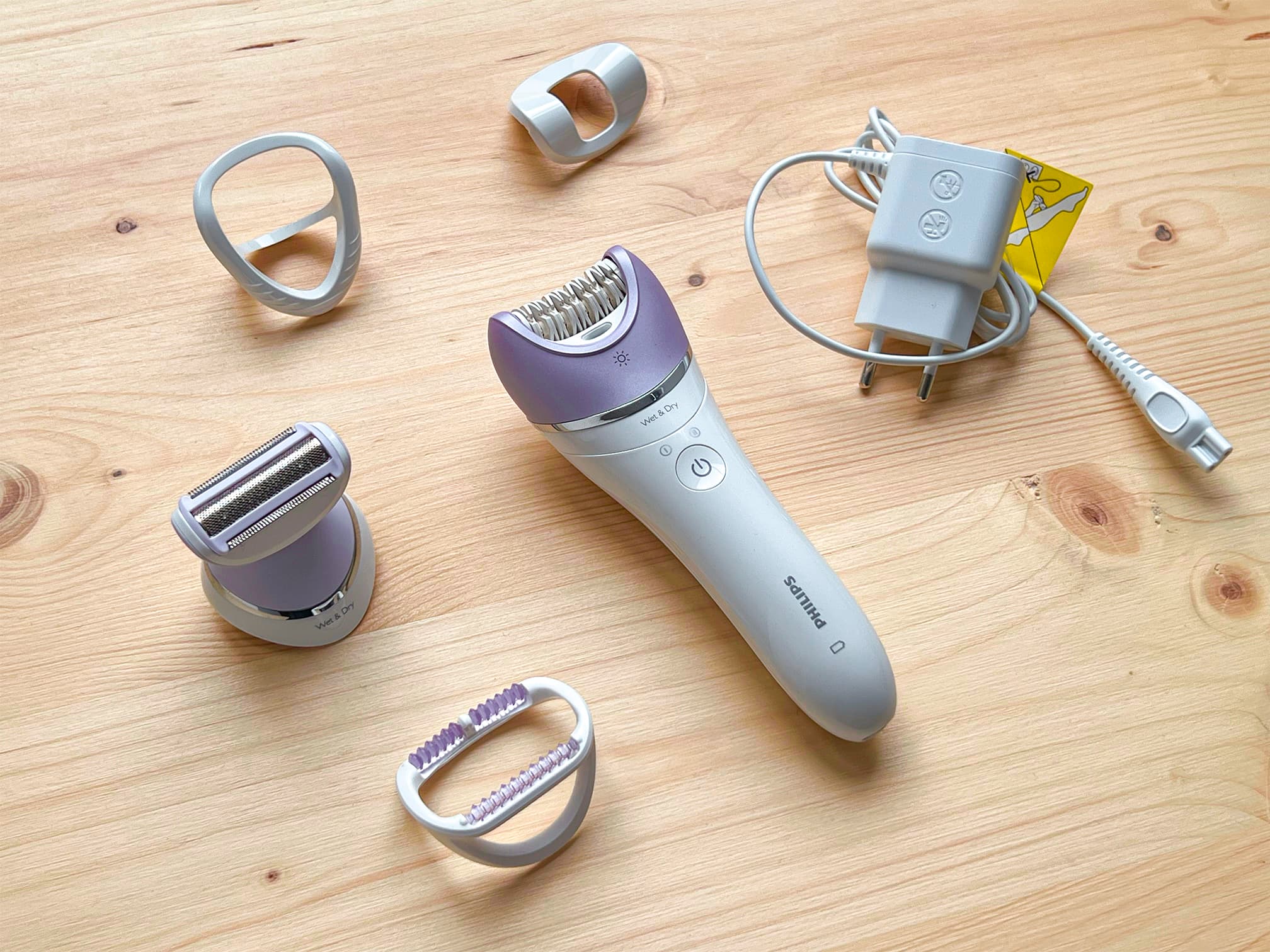 Philips Series 8000 epilator med keramiska pincetter och tillbehör